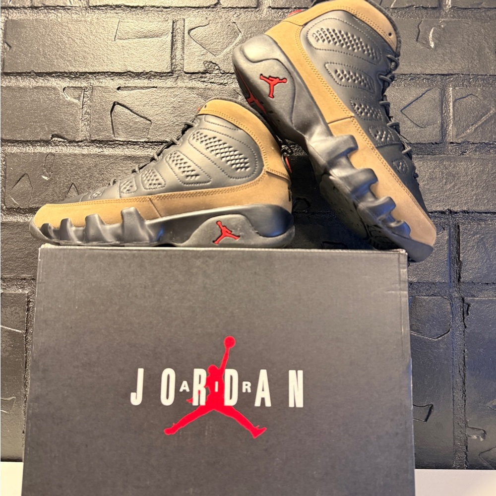 Jordan Men's Black and Tan Sneakers  - BRAND NEW!
